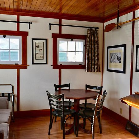 Banff Beaver Cabins מראה חיצוני תמונה