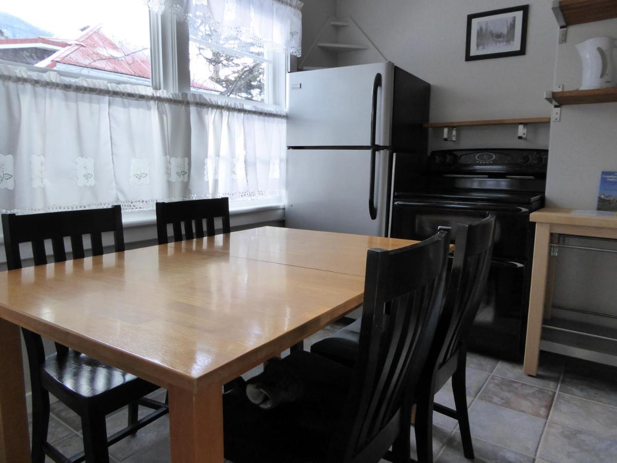 Banff Beaver Cabins מראה חיצוני תמונה